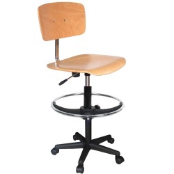 Chaise en bois avec repose pieds