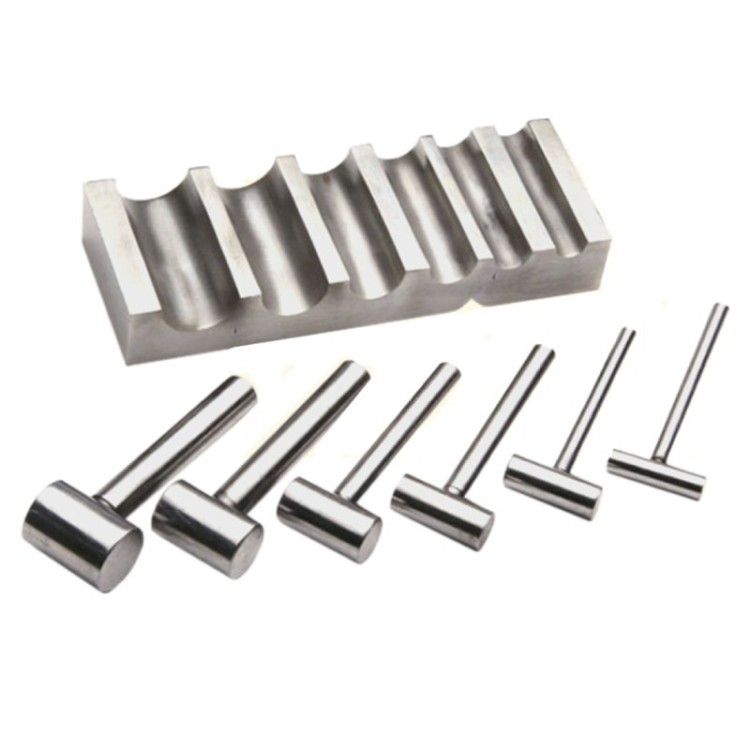 EMBOUTISSEURS JEU DE 6 + PLAT A EMBOUTIR 12 RAINURES