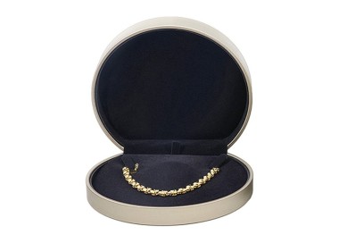 ECRIN CHAMPAGNE / INT. NOIR (COLLIER)